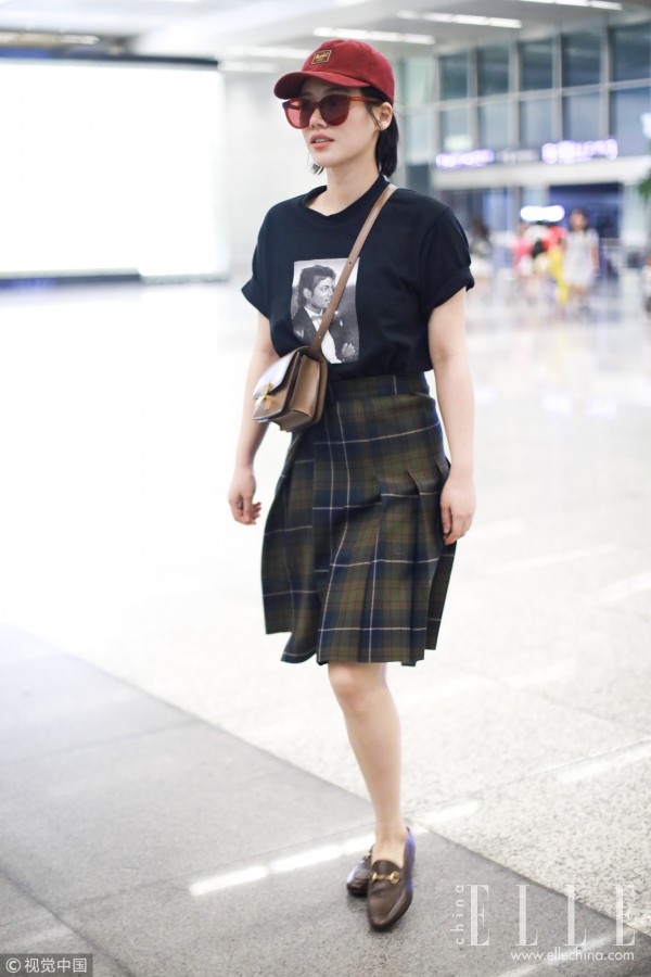 宋茜、杨幂解暑秘诀“短袖+裙”,今天新闻头条,简洁清爽的小美好